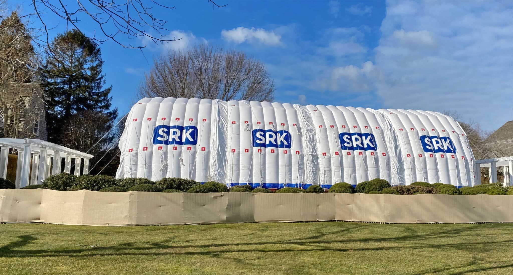 Can inflatable buildings be joined together?