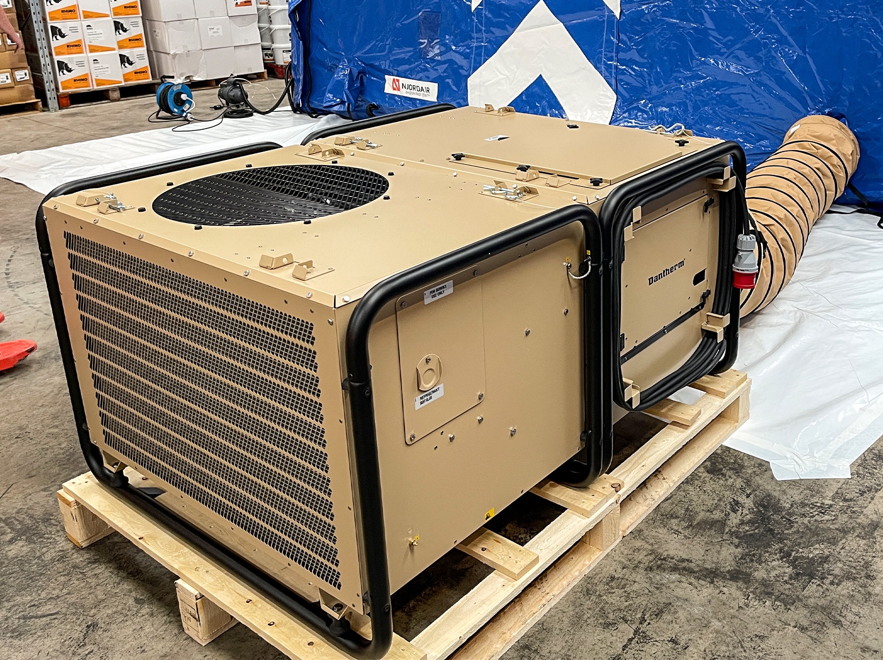 Air conditioning unit connected to a sealed air work tent